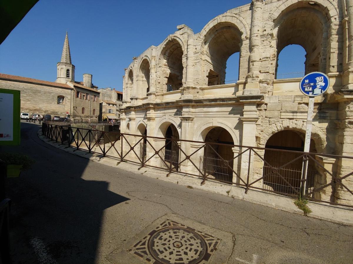Charmante Maison Arlesienne A L'Ombre Des Arenes, De 2 A 5P Bagian luar foto