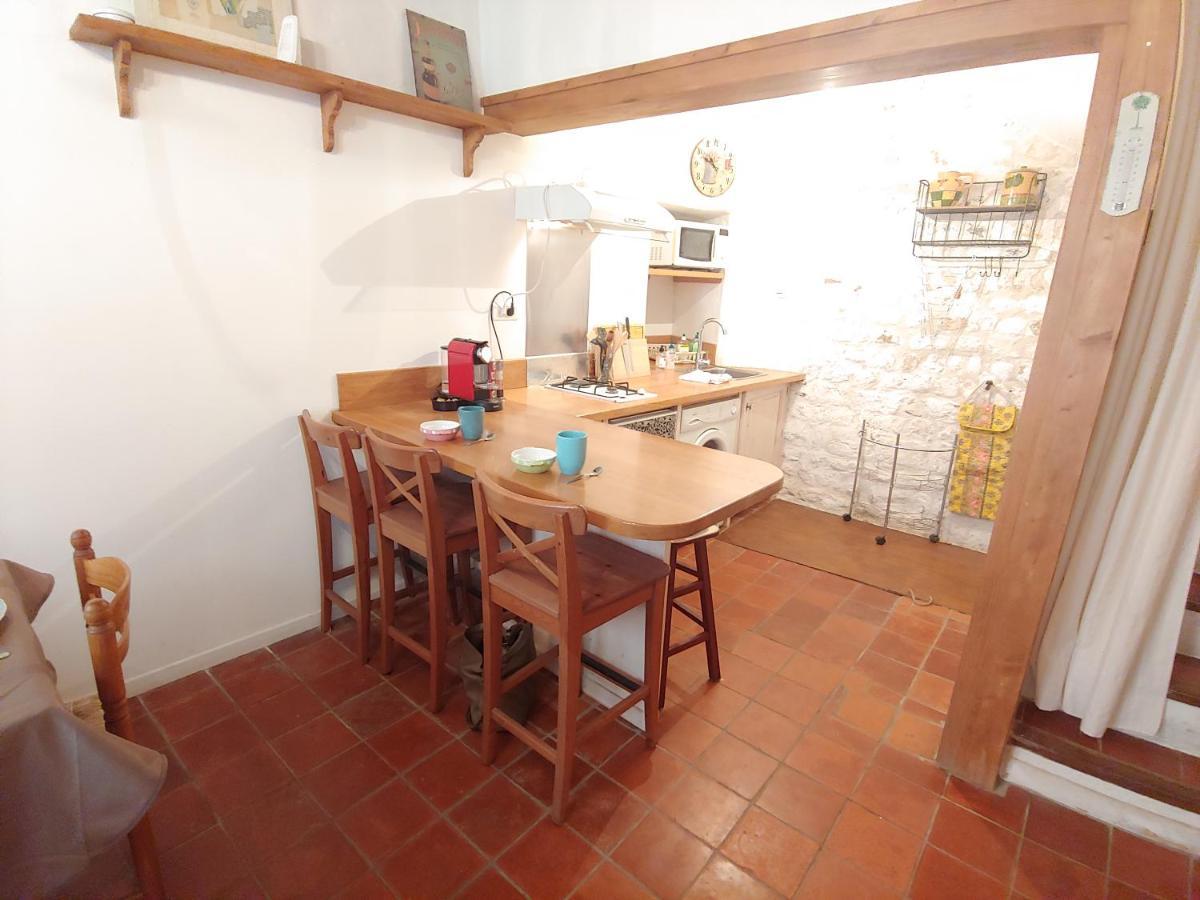 Charmante Maison Arlesienne A L'Ombre Des Arenes, De 2 A 5P Bagian luar foto