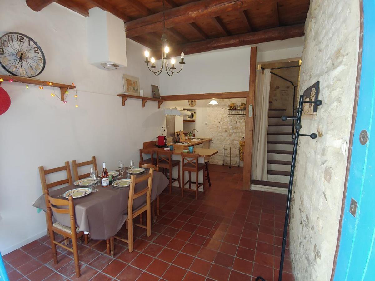 Charmante Maison Arlesienne A L'Ombre Des Arenes, De 2 A 5P Bagian luar foto