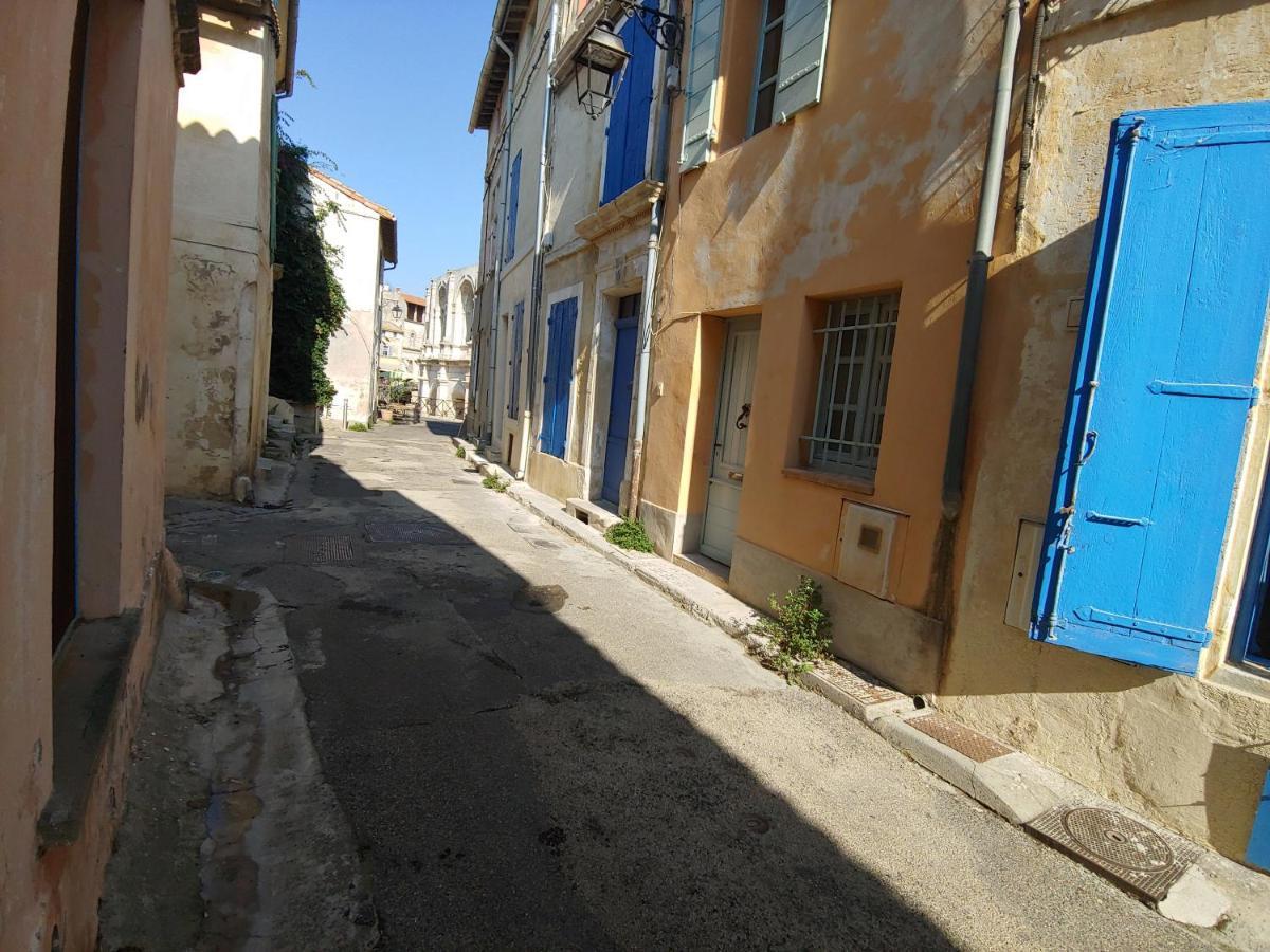Charmante Maison Arlesienne A L'Ombre Des Arenes, De 2 A 5P Bagian luar foto