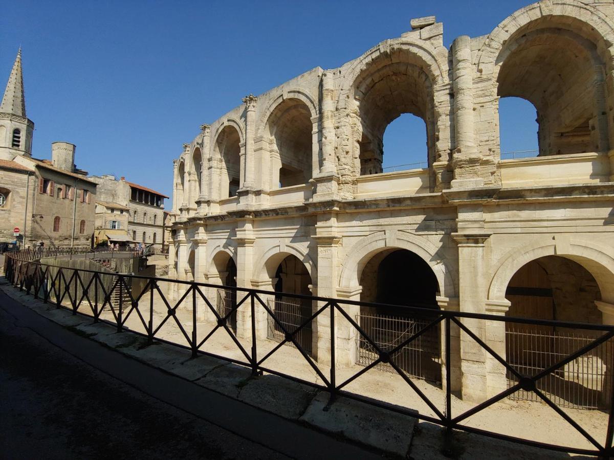 Charmante Maison Arlesienne A L'Ombre Des Arenes, De 2 A 5P Bagian luar foto